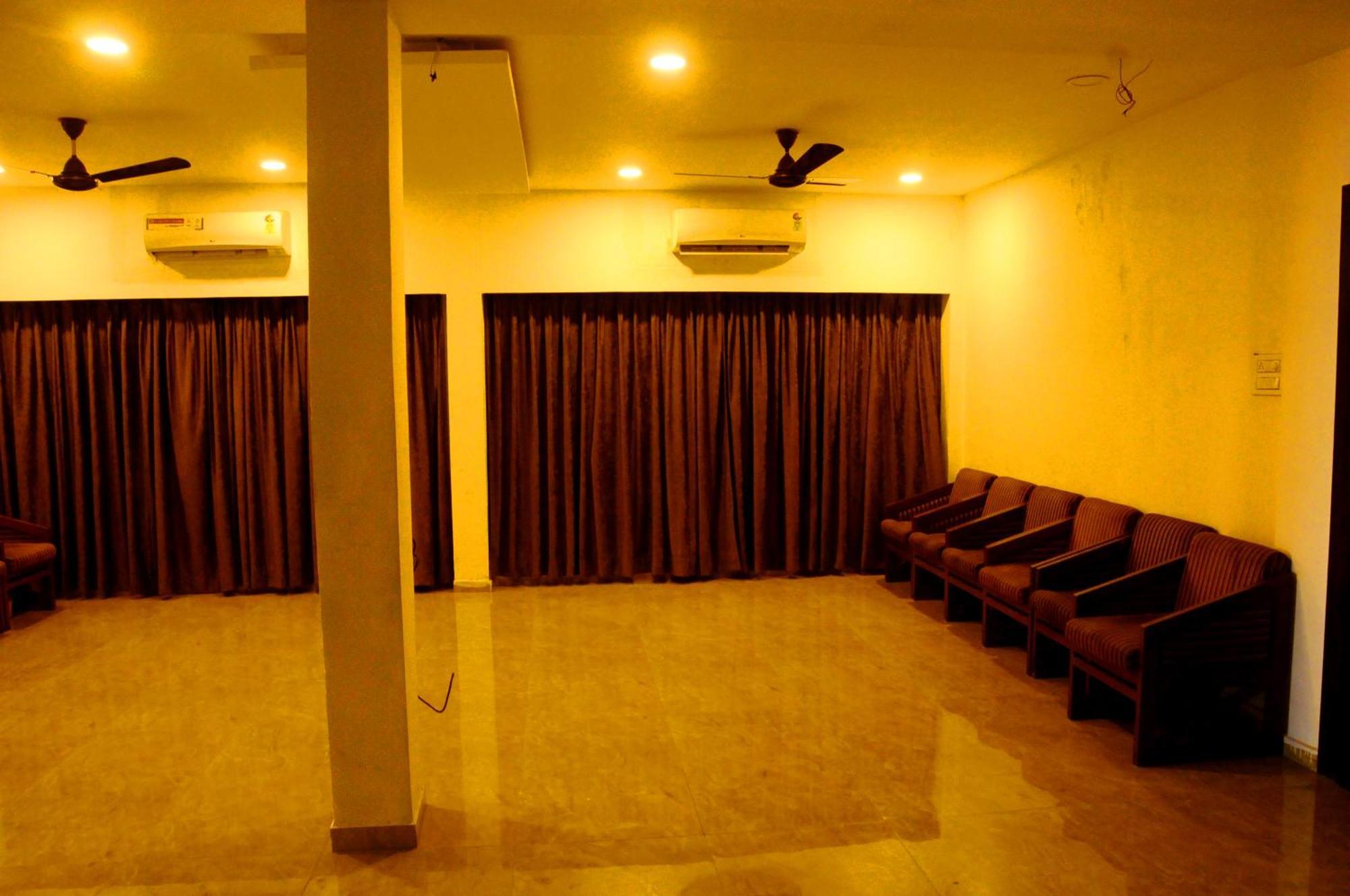 Hotel Ashray Ujjain Exterior photo