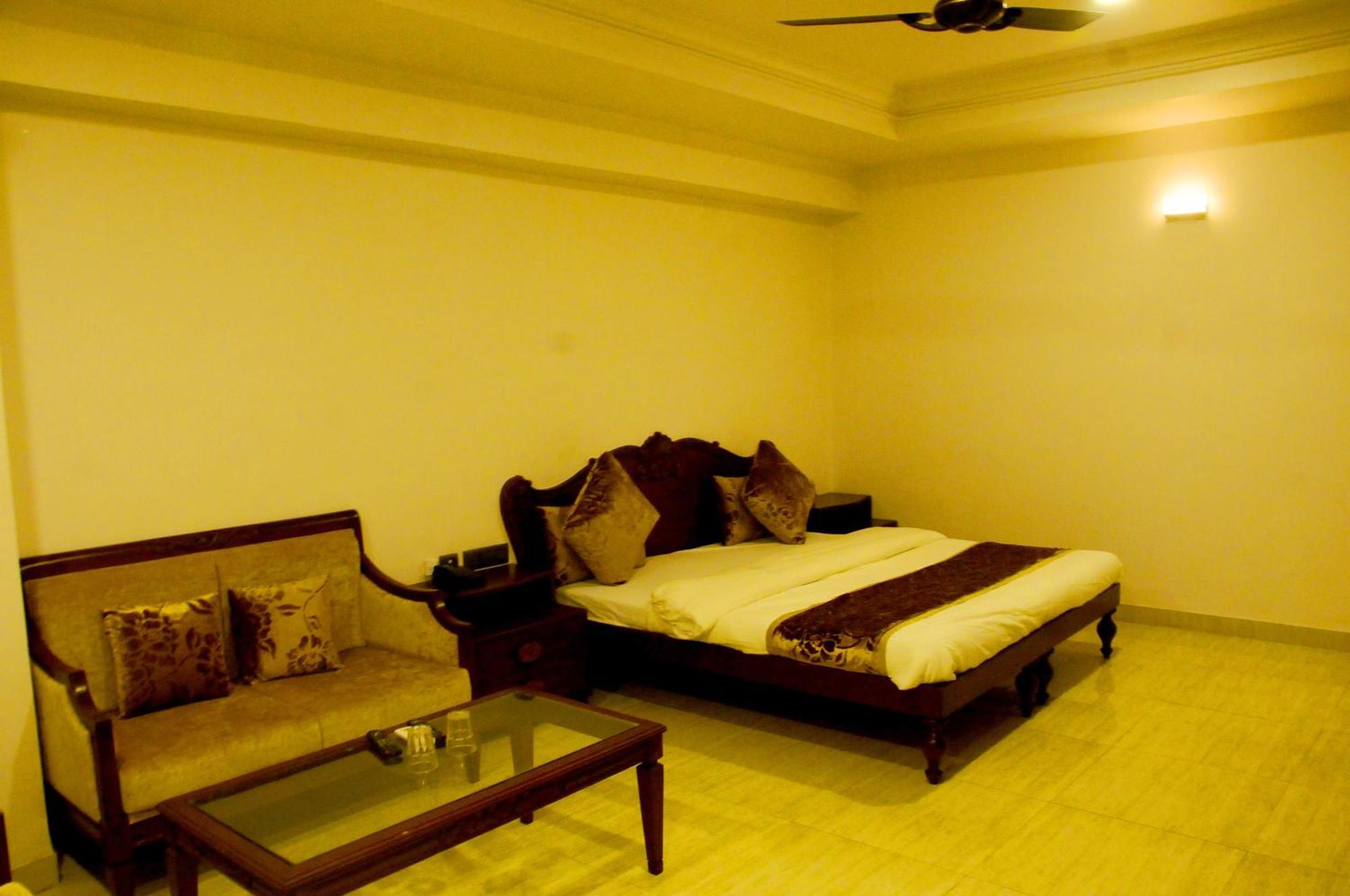 Hotel Ashray Ujjain Exterior photo